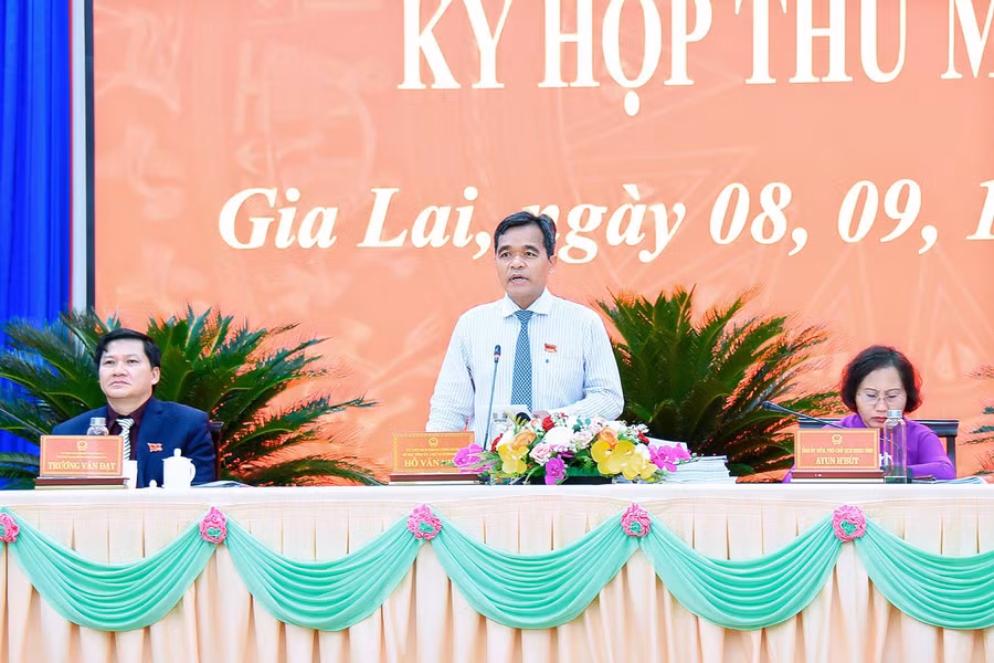 Ủy viên Ban Chấp hành Trung ương Đảng, Bí thư Tỉnh ủy, Chủ tịch HĐND tỉnh Gia Lai Hồ Văn Niên phát biểu tại phiên làm việc chiều 9-7. Ảnh: Đ.T