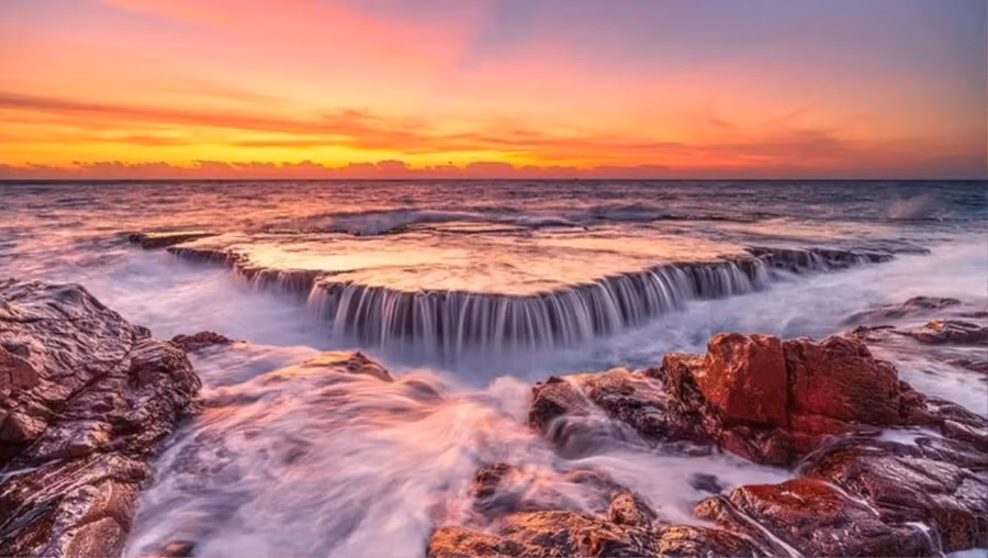 Hang Rái được nhiều người mệnh danh là “chốn thần tiên” với địa hình tựa như “thác nước trên biển” độc nhất vô nhị ở Việt Nam. Ảnh: Đào Duy Tân/Nguồn: nhandan.vn