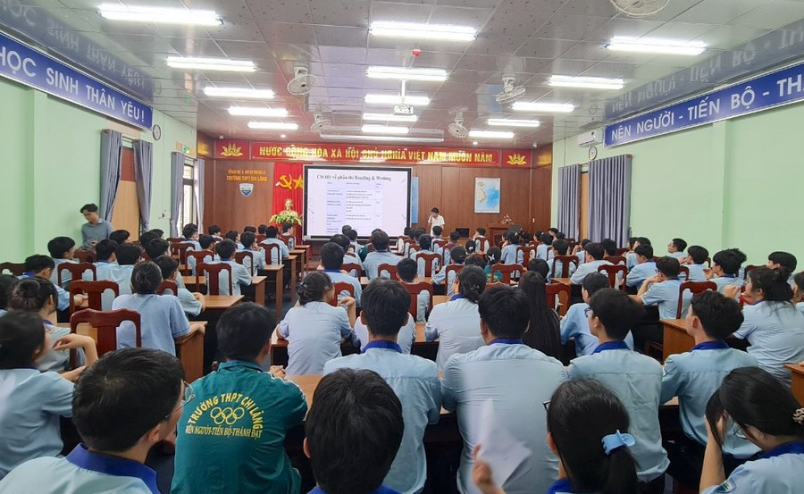 Quang cảnh tiết học đầu tiên sau lễ khai giảng khóa học. Ảnh: ĐVCC