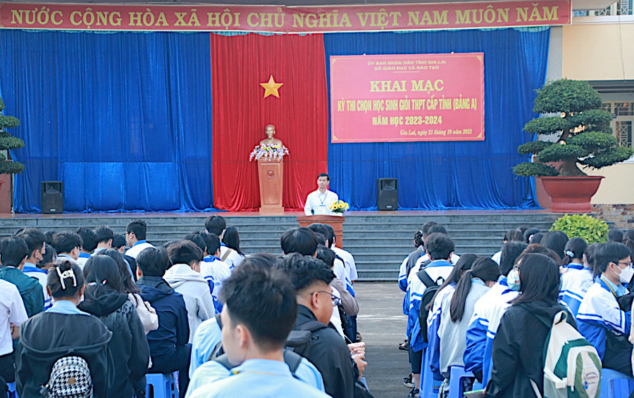 Quang cảnh lễ khai mạc kỳ thi chọn học sinh giỏi THPT cấp tỉnh (bảng A) năm học 2023-2024. Ảnh: Quang Trương Quang cảnh lễ khai mạc kỳ thi chọn học sinh giỏi THPT cấp tỉnh (bảng A) năm học 2023-2024. Ảnh: Quang Trương