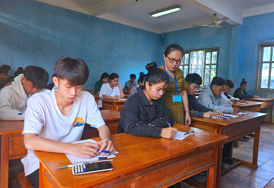Tỷ lệ tốt nghiệp THPT năm 2024 của thí sinh hệ Giáo dục thường xuyên tỉnh Gia Lai đạt 85,8%. Ảnh: Mộc Trà Tỷ lệ tốt nghiệp THPT năm 2024 của thí sinh hệ Giáo dục thường xuyên tỉnh Gia Lai đạt 85,8%. Ảnh: Mộc Trà