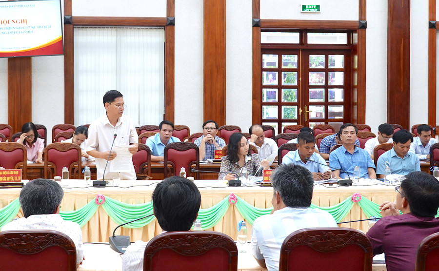 Lãnh đạo các địa phương đã nêu lên một số khó khăn, vướng mắc trong triển khai thực hiện 7 kế hoạch của ngành Giáo dục. Ảnh: Mộc Trà