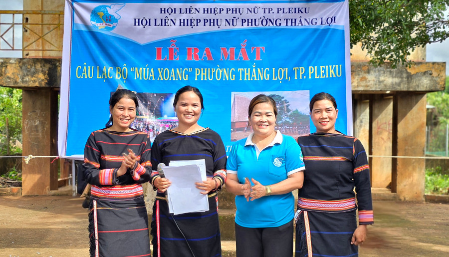 Ra mắt Câu lạc bộ múa xoang phường Thắng Lợi (TP. Pleiku). Ảnh: Bá Bính Ra mắt Câu lạc bộ múa xoang phường Thắng Lợi (TP. Pleiku). Ảnh: Bá Bính