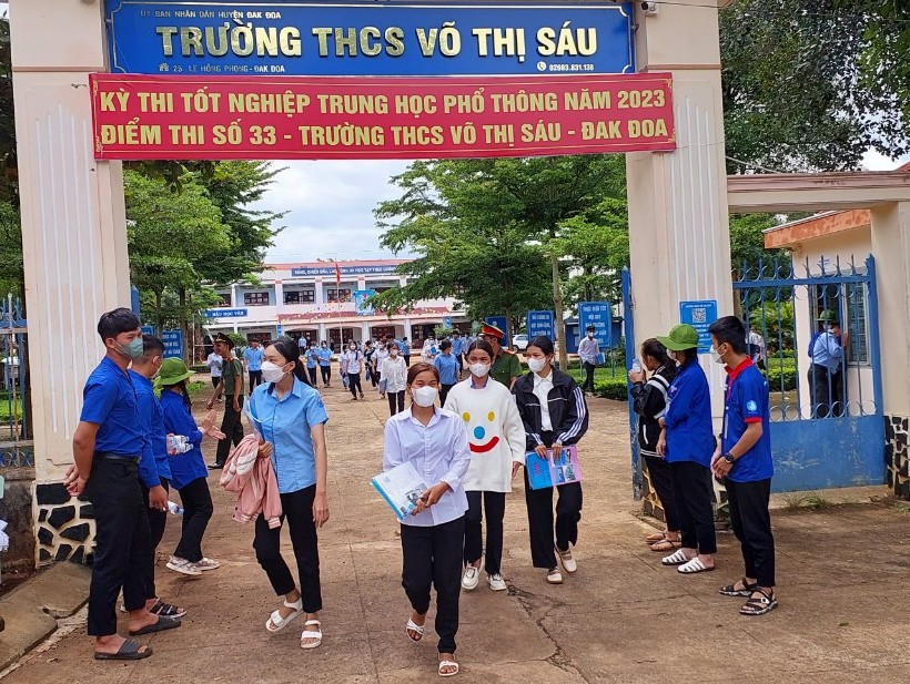Thí sinh rời điểm thi Trường THCS Võ Thị Sáu (huyện Đak Đoa) sau buổi thi sáng 29-6. Ảnh: Nguyễn Diệp