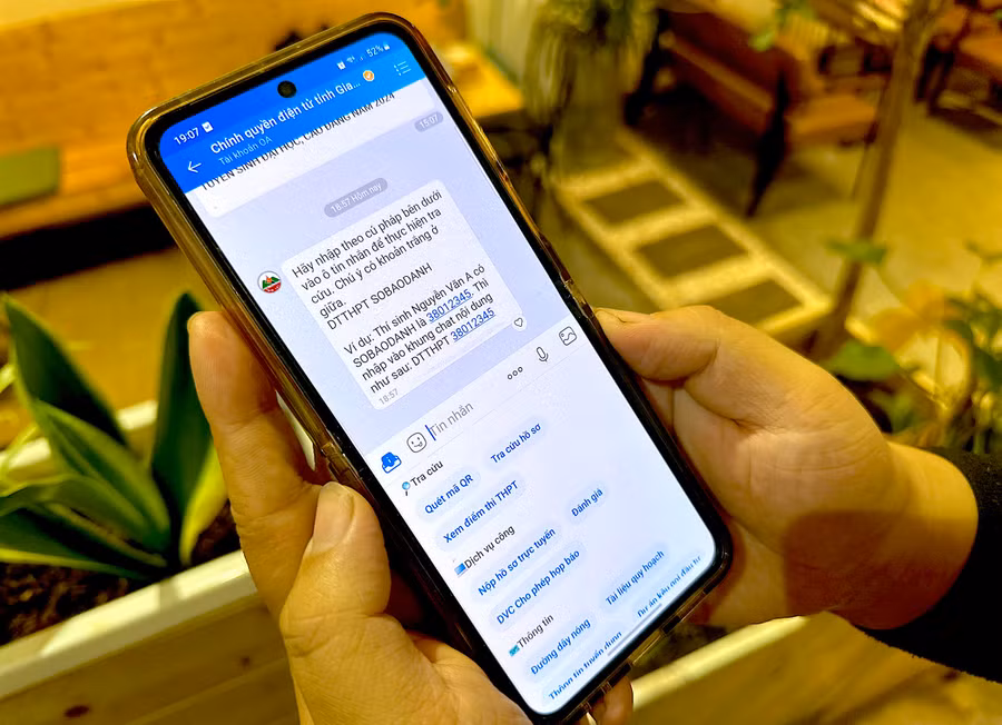 Thí sinh có thể dễ dàng tra cứu điểm thi tốt nghiệp THPT năm 2024 qua ứng dụng Zalo OA-Chính quyền điện tử tỉnh Gia Lai. Ảnh: Mộc Trà