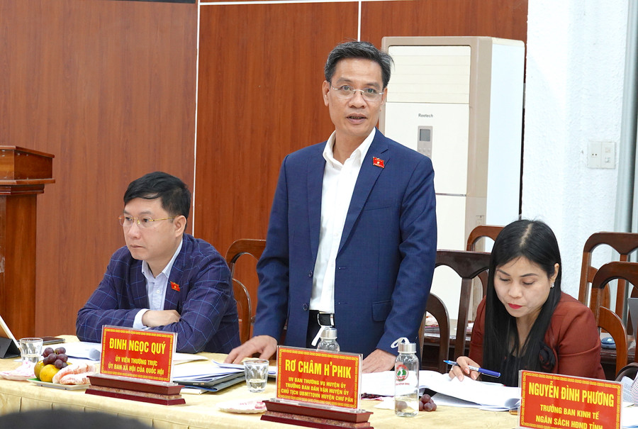 Ông Đinh Ngọc Quý-Ủy viên Thường trực Ủy ban Xã hội của Quốc hội, đại biểu Quốc hội tỉnh, thành viên Đoàn giám sát-phát biểu tại buổi làm việc. Ảnh: Mộc Trà Ông Đinh Ngọc Quý-Ủy viên Thường trực Ủy ban Xã hội của Quốc hội, đại biểu Quốc hội tỉnh, thành viên Đoàn giám sát-phát biểu tại buổi làm việc. Ảnh: Mộc Trà