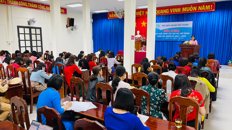 Quang cảnh hội nghị Ban Chấp hành Hội LHPN TP. Pleiku lần thứ VIII (mở rộng). Ảnh: Bá Bính