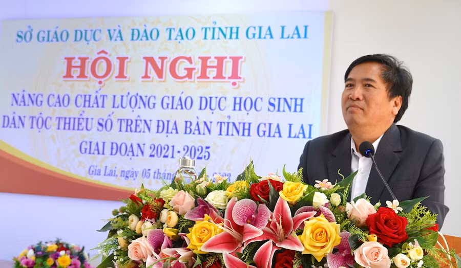 Ông Trần Bá Công-Phó Giám đốc Sở GD-ĐT phát biểu tại hội nghị. Ảnh: Mộc Trà Ông Trần Bá Công-Phó Giám đốc Sở GD-ĐT phát biểu tại hội nghị. Ảnh: Mộc Trà