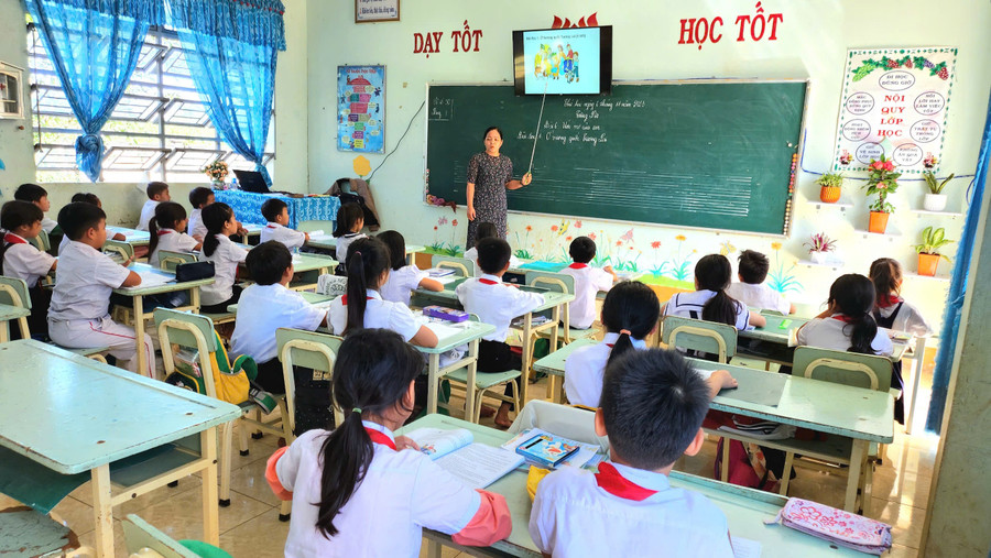 Dự thảo Thông tư mới về dạy thêm học thêm bãi bỏ quy định cấm giáo viên công lập dạy thêm ngoài nhà trường. Ảnh: Mộc Trà Dự thảo Thông tư mới về dạy thêm học thêm bãi bỏ quy định cấm giáo viên công lập dạy thêm ngoài nhà trường. Ảnh: Mộc Trà