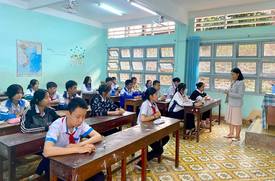 Các thí sinh tham gia kỳ thi chọn học sinh giỏi lớp 9 cấp tỉnh năm học 2022-2023. Ảnh: Mộc Trà Các thí sinh tham gia kỳ thi chọn học sinh giỏi lớp 9 cấp tỉnh năm học 2022-2023. Ảnh: Mộc Trà