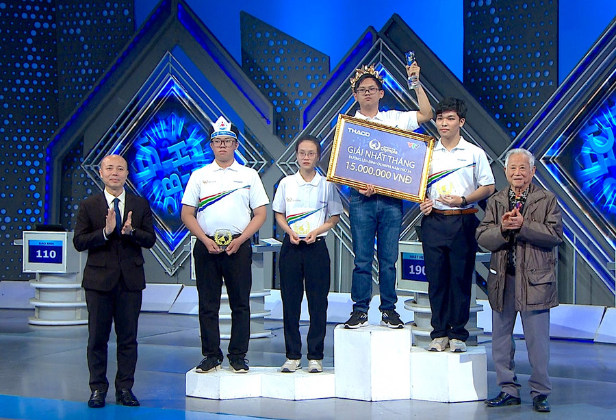 Em Nguyễn Quốc Nhật Minh-lớp 11C2A, Trường THPT chuyên Hùng Vương (tỉnh Gia Lai) đã giành được vòng nguyệt quế vòng thi tháng tháng 3, tiếp tục bước vào tranh tài tại vòng thi quý II Đường lên đỉnh Olympia năm thứ 24. Ảnh: VTV cung cấp