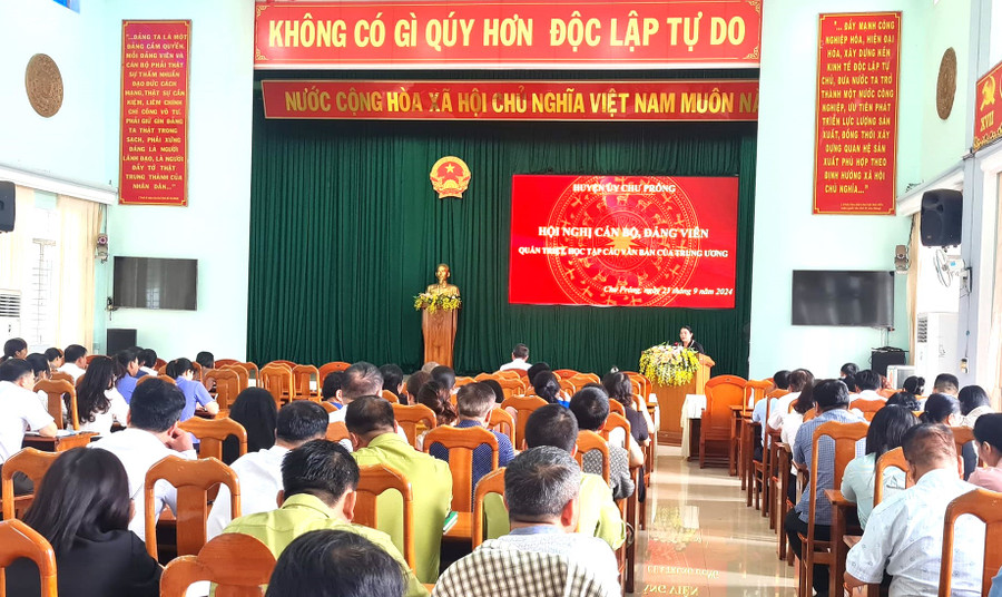 Quang cảnh hội nghị cán bộ, đảng viên học tập, quán triệt các văn bản của Đảng do Huyện ủy Chư Prông tổ chức. Ảnh: K.L Quang cảnh hội nghị cán bộ, đảng viên học tập, quán triệt các văn bản của Đảng do Huyện ủy Chư Prông tổ chức. Ảnh: K.L