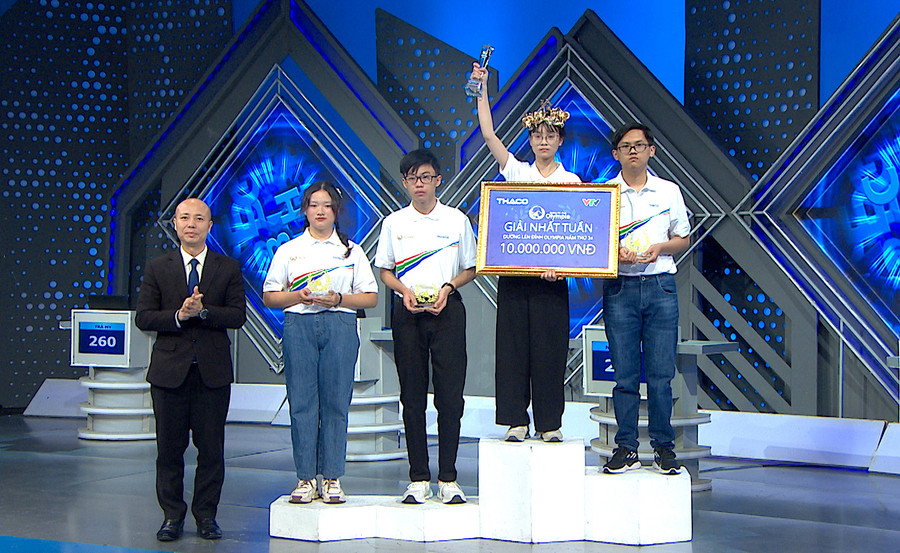 Trao thưởng cho các thí sinh. Ảnh: VTV cung cấp Trao thưởng cho các thí sinh. Ảnh: VTV cung cấp