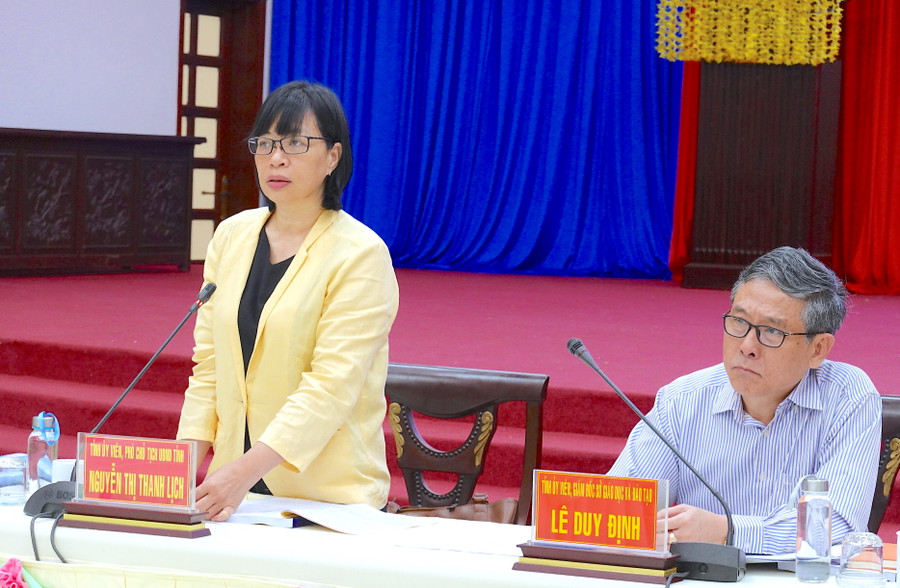 Phó Chủ tịch UBND tỉnh Nguyễn Thị Thanh Lịch yêu cầu việc xây dựng trường học đạt chuẩn quốc gia phải thực chất, không chạy theo thành tích. Ảnh: Mộc Trà Phó Chủ tịch UBND tỉnh Nguyễn Thị Thanh Lịch yêu cầu việc xây dựng trường học đạt chuẩn quốc gia phải thực chất, không chạy theo thành tích. Ảnh: Mộc Trà