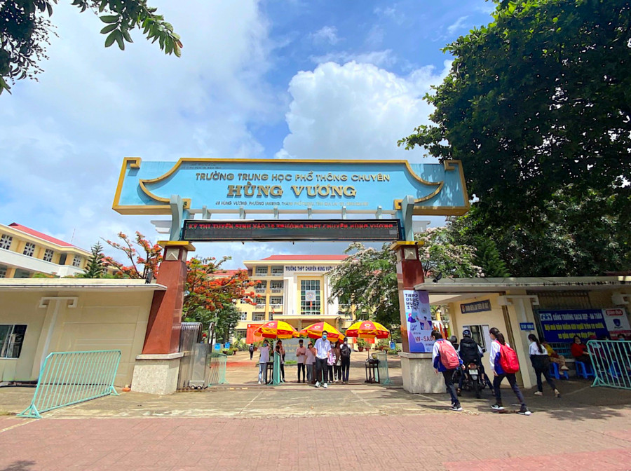 Năm học 2024-2025, Trường THPT chuyên Hùng Vương tuyển sinh 13 lớp 10 với 455 chỉ tiêu. Ảnh: Mộc Trà Năm học 2024-2025, Trường THPT chuyên Hùng Vương tuyển sinh 13 lớp 10 với 455 chỉ tiêu. Ảnh: Mộc Trà