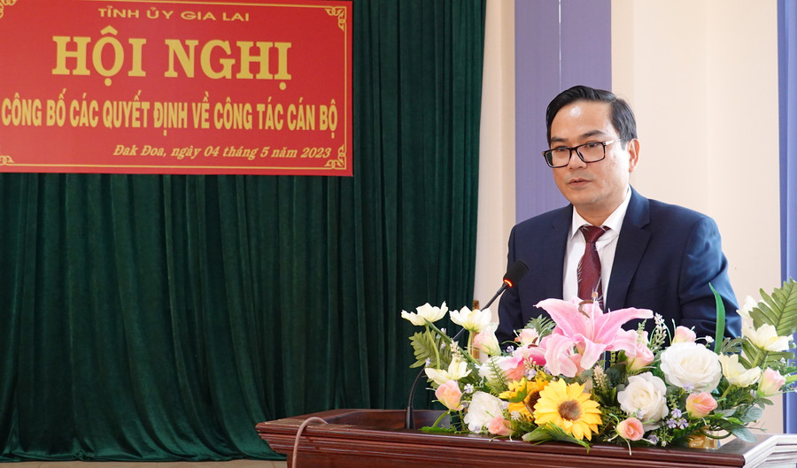 Tân Phó Bí thư Huyện ủy Đak Đoa Bùi Thanh Bình phát biểu nhận nhiệm vụ. Ảnh: Mộc Trà