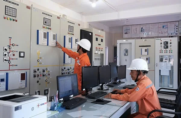 EVNCPC bảo đảm cung cấp điện an toàn, ổn định tại khu vực Trung-Tây Nguyên trong dịp lễ 2-9. Ảnh: doanhnghiepvn.vn EVNCPC bảo đảm cung cấp điện an toàn, ổn định tại khu vực Trung-Tây Nguyên trong dịp lễ 2-9. Ảnh: doanhnghiepvn.vn