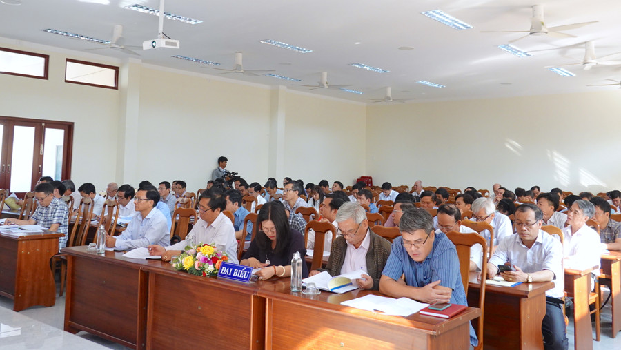 Các đại biểu dự hội nghị lấy ý kiến về phương thức tuyển sinh vào lớp 10 THPT công lập năm học 2024-2025 trên địa bàn tỉnh. Ảnh: Mộc Trà