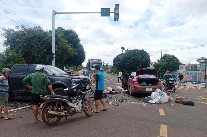 Hiện trường vụ tai nạn. Ảnh: K.P Hiện trường vụ tai nạn. Ảnh: K.P