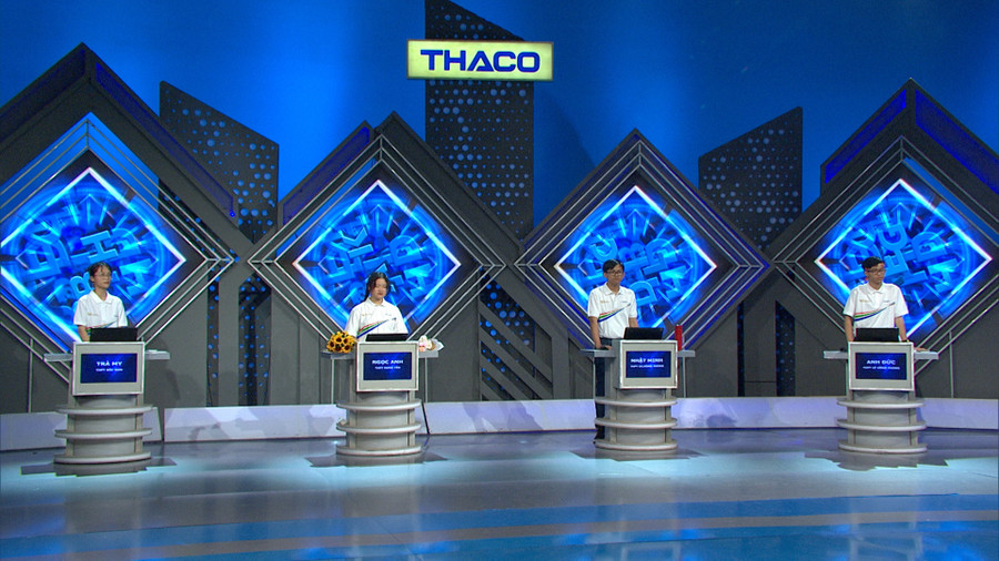 Em Nguyễn Quốc Nhật Minh (thứ 2 từ phải sang) tranh tài cùng 3 "nhà leo núi" đến từ Thái Nguyên, Hà Nội và Hưng Yên tại vòng thi tuần 3, tháng 3, quý II. Ảnh: VTV cung cấp Em Nguyễn Quốc Nhật Minh (thứ 2 từ phải sang) tranh tài cùng 3 "nhà leo núi" đến từ Thái Nguyên, Hà Nội và Hưng Yên tại vòng thi tuần 3, tháng 3, quý II. Ảnh: VTV cung cấp