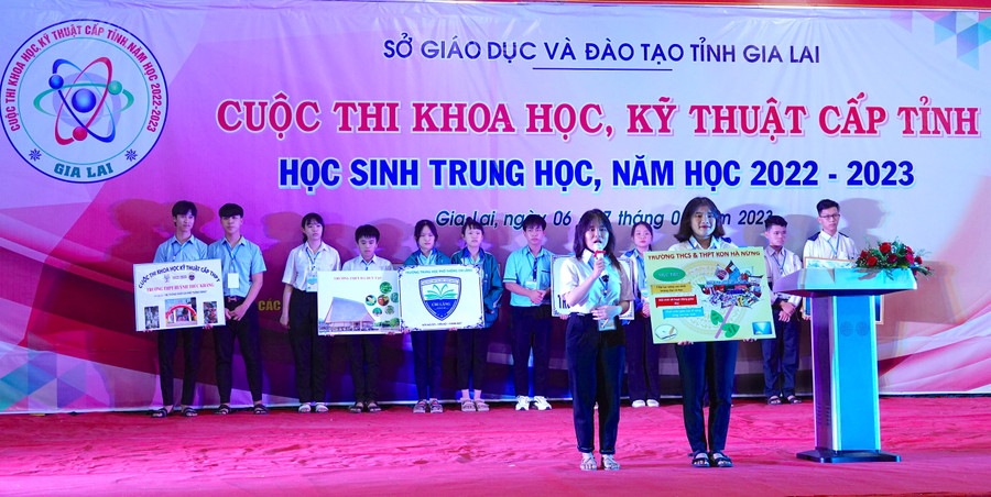 Học sinh Gia Lai tham gia cuộc thi Khoa học kỹ thuật cấp tỉnh năm học 2022-2023. Ảnh: Mộc Trà