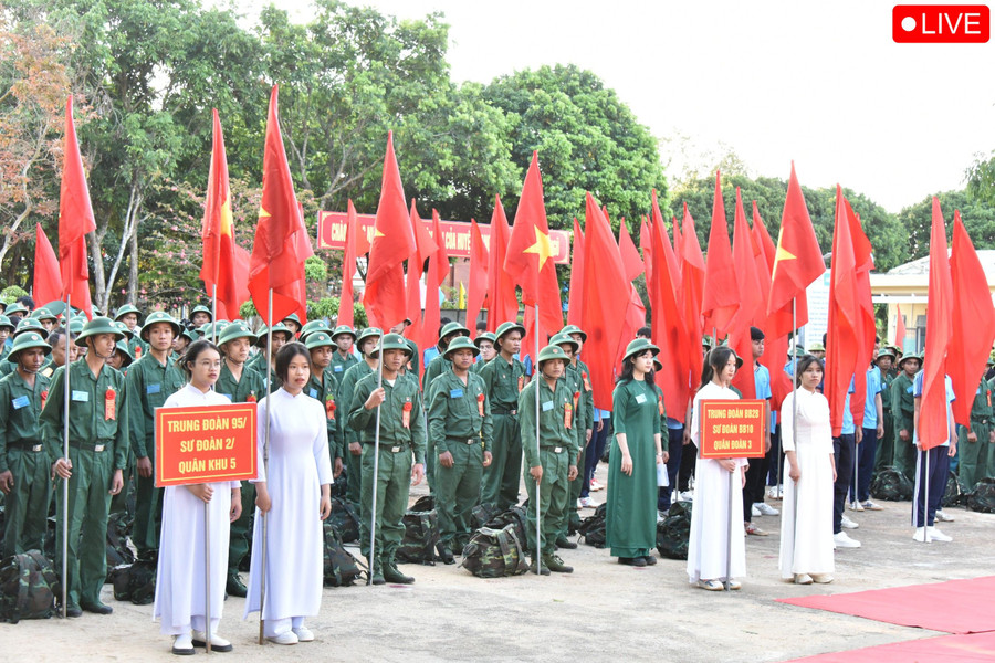 Quang cảnh lễ giao-nhận quân tại Ban Chỉ huy Quân sự huyện Mang Yang. Ảnh: Đ.T
