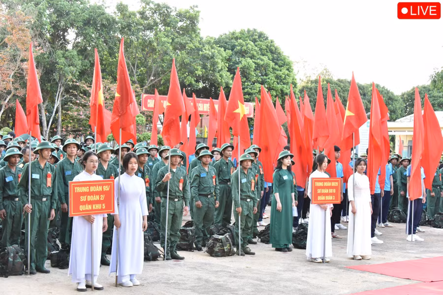 Quang cảnh lễ giao-nhận quân tại Ban Chỉ huy Quân sự huyện Mang Yang. Ảnh: Đ.T
