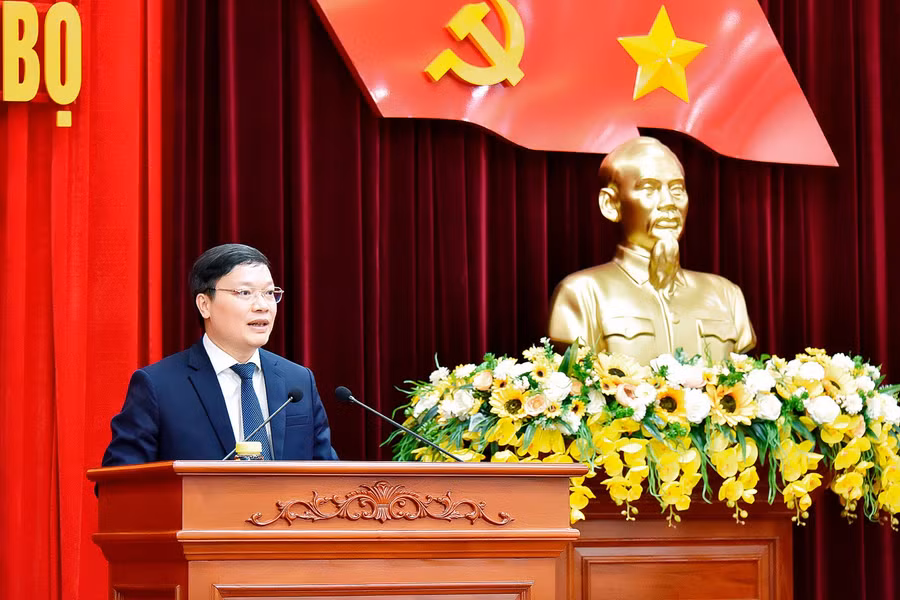 Tân Thứ trưởng Bộ Nội vụ Trương Hải Long phát biểu nhận nhiệm vụ. Ảnh: Đ.T