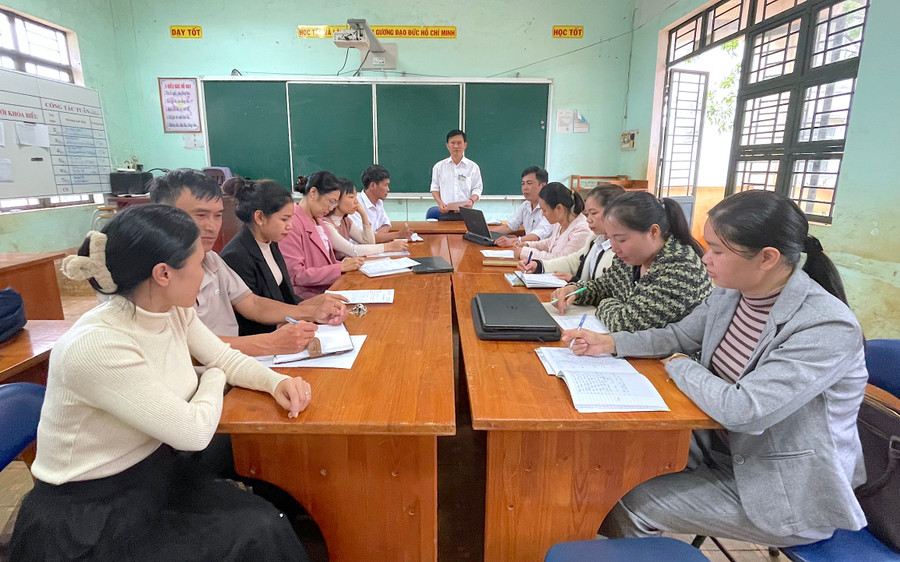 Trường THCS và THPT Kpă Klơng (huyện Mang Yang) sẽ có thêm 10 giáo viên trúng tuyển nguyện vọng 1 về đơn vị sau kỳ thi tuyển dụng viên chức giáo viên năm 2024. Ảnh: Mộc Trà Trường THCS và THPT Kpă Klơng (huyện Mang Yang) sẽ có thêm 10 giáo viên trúng tuyển nguyện vọng 1 về đơn vị sau kỳ thi tuyển dụng viên chức giáo viên năm 2024. Ảnh: Mộc Trà