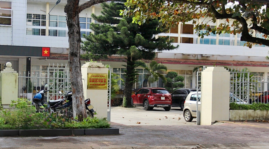 Ứng viên nộp hồ sơ trực tiếp tại Sở GD-ĐT tỉnh Gia Lai (số 56 đường Trần Hưng Đạo, phường Tây Sơn, TP. Pleiku). Ảnh: Mộc Trà Ứng viên nộp hồ sơ trực tiếp tại Sở GD-ĐT tỉnh Gia Lai (số 56 đường Trần Hưng Đạo, phường Tây Sơn, TP. Pleiku). Ảnh: Mộc Trà