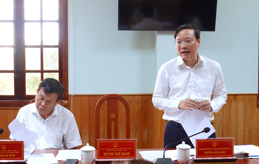 Chủ tịch UBND tỉnh Trương Hải Long phát biểu ý kiến tại phiên họp. Ảnh: Mộc Trà Chủ tịch UBND tỉnh Trương Hải Long phát biểu ý kiến tại phiên họp. Ảnh: Mộc Trà