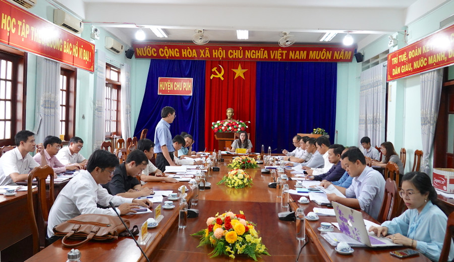 Quang cảnh buổi giám sát tại trụ sở UBND huyện Chư Pưh. Ảnh: Mộc Trà Quang cảnh buổi giám sát tại trụ sở UBND huyện Chư Pưh. Ảnh: Mộc Trà