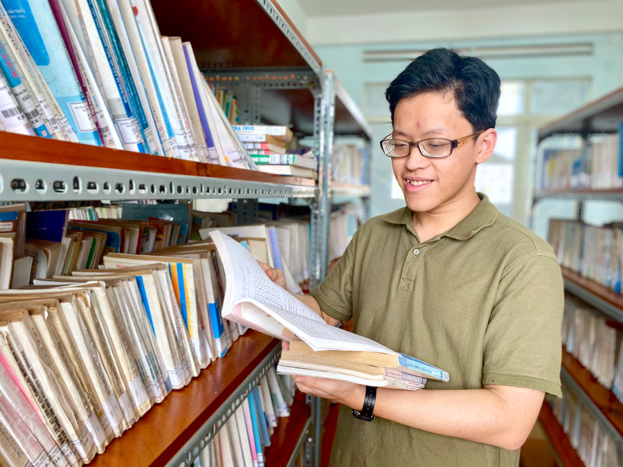 Thủ khoa khối A00 Huỳnh Đức Nhân (Trường THPT chuyên Hùng Vương) có niềm đam mê đặc biệt với các môn khoa học tự nhiên, nhất là Toán. Ảnh: Mộc Trà Thủ khoa khối A00 Huỳnh Đức Nhân (Trường THPT chuyên Hùng Vương) có niềm đam mê đặc biệt với các môn khoa học tự nhiên, nhất là Toán. Ảnh: Mộc Trà