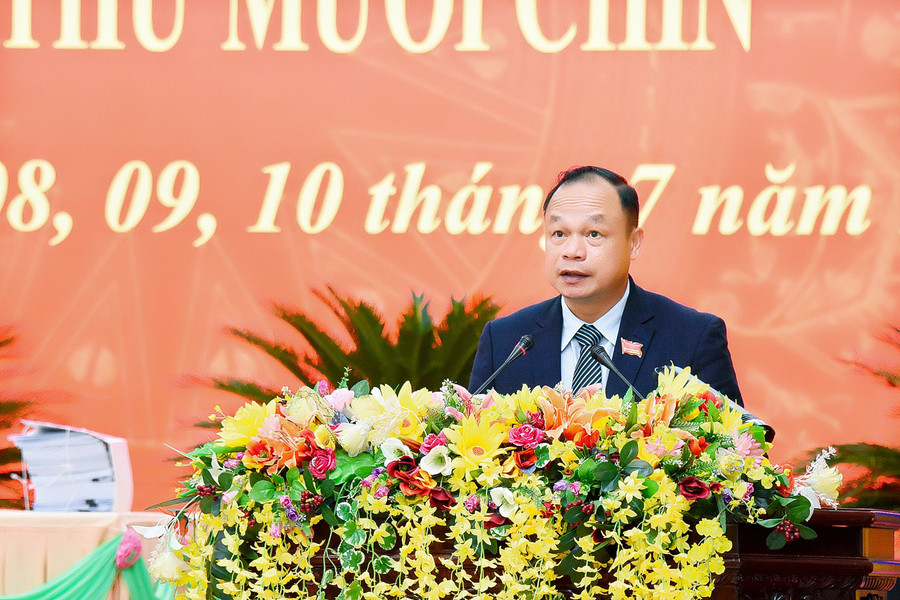 Phó Chủ tịch UBND tỉnh Dương Mah Tiệp trả lời kiến nghị của cử tri gửi đến kỳ họp thứ 19 HĐND tỉnh khóa XII. Ảnh: Đ.T Phó Chủ tịch UBND tỉnh Dương Mah Tiệp trả lời kiến nghị của cử tri gửi đến kỳ họp thứ 19 HĐND tỉnh khóa XII. Ảnh: Đ.T