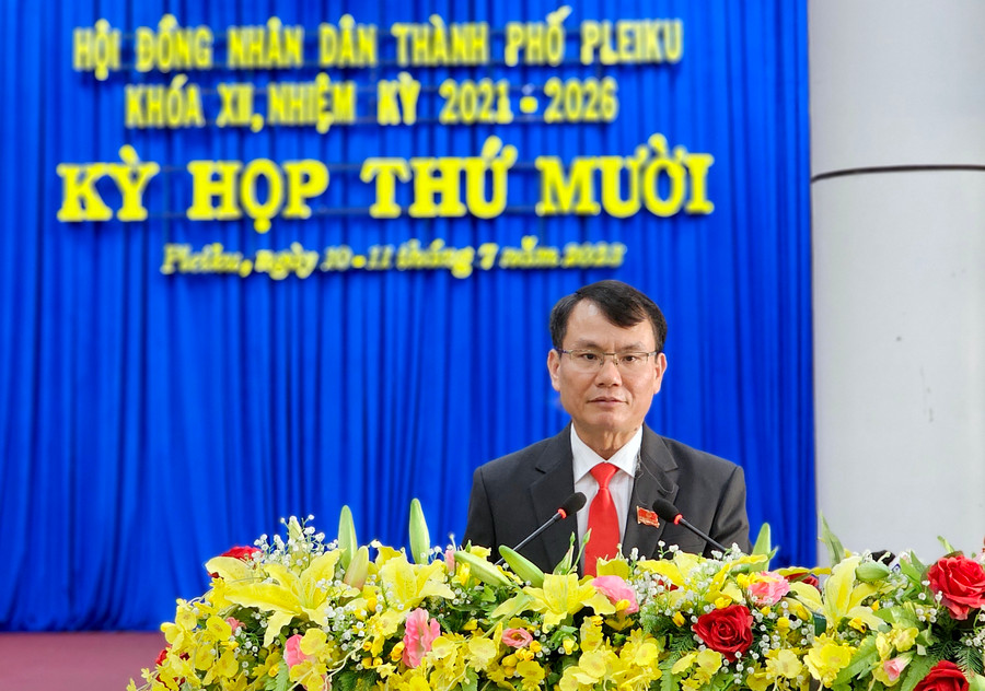 Ông Trịnh Duy Thuân-Ủy viên Ban Thường vụ Tỉnh ủy, Bí thư Thành ủy, Chủ tịch HĐND TP. Pleiku phát biểu khai mạc kỳ họp. Ảnh: Mộc Trà Ông Trịnh Duy Thuân-Ủy viên Ban Thường vụ Tỉnh ủy, Bí thư Thành ủy, Chủ tịch HĐND TP. Pleiku phát biểu khai mạc kỳ họp. Ảnh: Mộc Trà