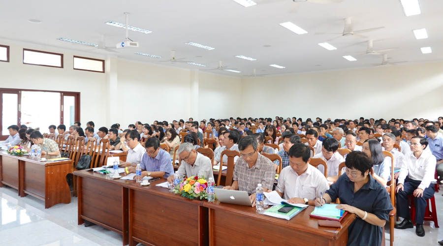 Các đại biểu dự hội nghị tập huấn nghiệp vụ coi thi tốt nghiệp THPT năm 2024. Ảnh: Mộc Trà