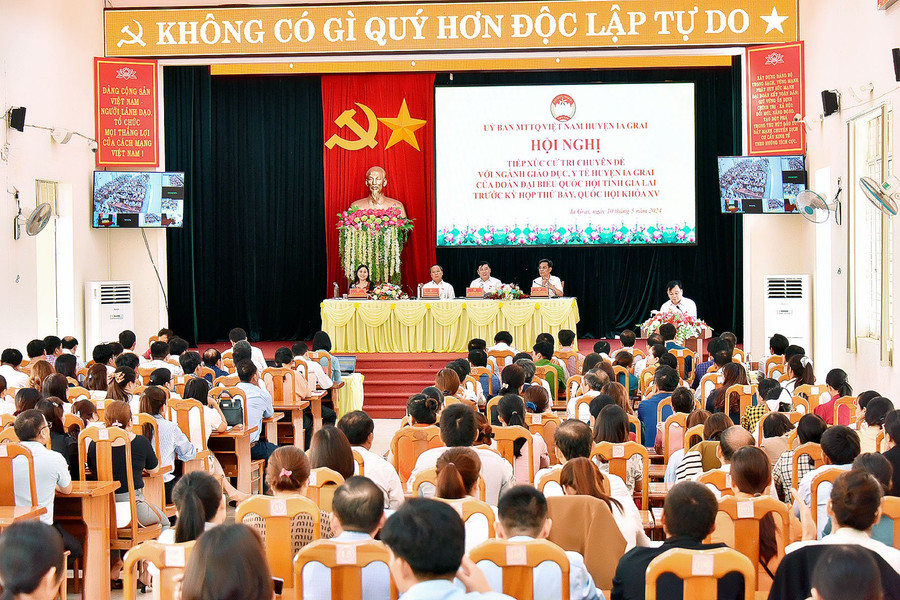 Quang cảnh hội nghị tiếp xúc cử tri chuyên đề tại huyện Ia Grai. Ảnh: Đ.T