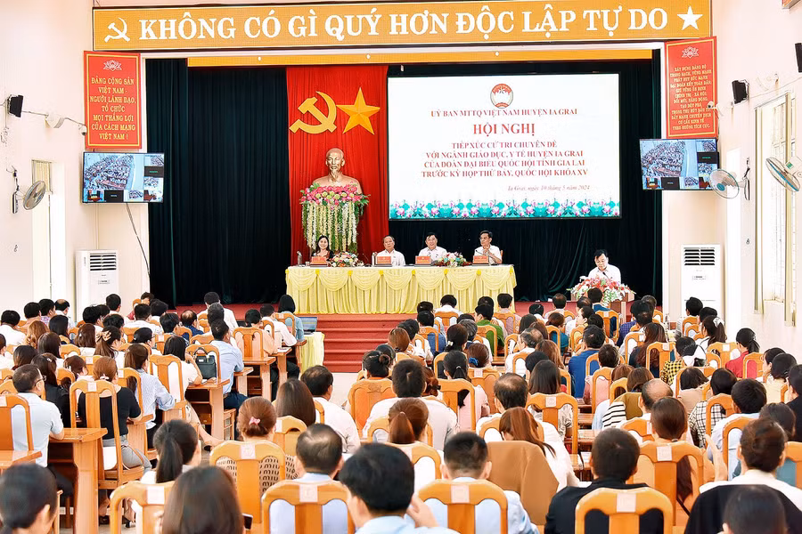 Quang cảnh hội nghị tiếp xúc cử tri chuyên đề tại huyện Ia Grai. Ảnh: Đ.T