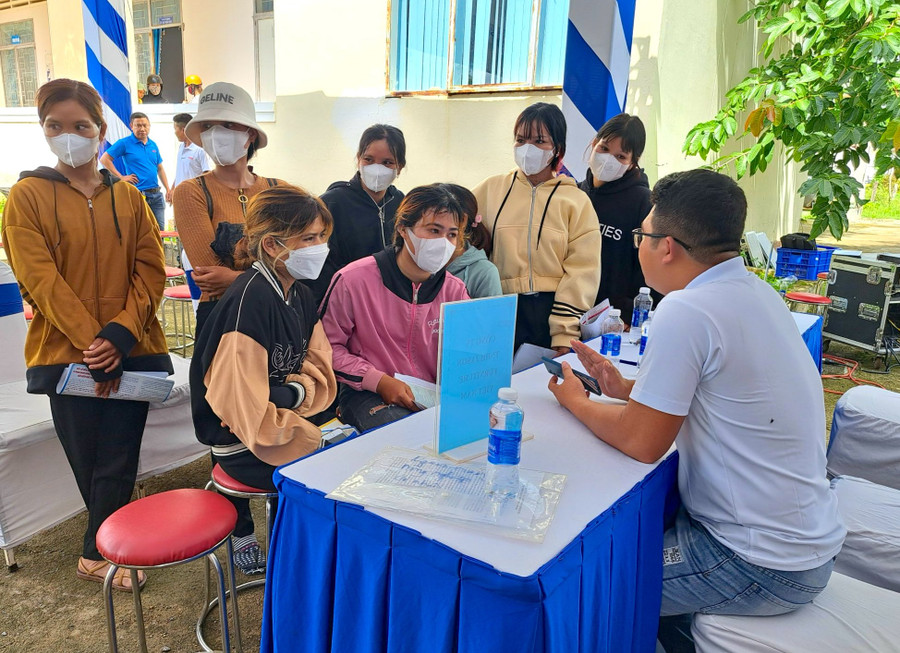 Những năm qua, Trung tâm Dịch vụ việc làm tỉnh Gia Lai đã trở thành “cầu nối” quan trọng giữa doanh nghiệp và người lao động. Ảnh: Mộc Trà Những năm qua, Trung tâm Dịch vụ việc làm tỉnh Gia Lai đã trở thành “cầu nối” quan trọng giữa doanh nghiệp và người lao động. Ảnh: Mộc Trà