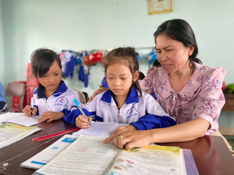 Luật Nhà giáo nếu được Quốc hội thông qua sẽ khắc phục được quan điểm áp dụng các chính sách chung của viên chức đối với nhà giáo ở khu vực công. Ảnh: Mộc Trà