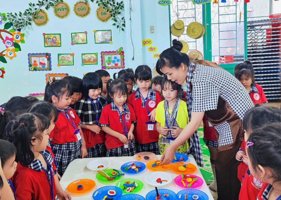 Khái niệm HTSĐ bao gồm mọi hình thức học tập (chính quy, không chính quy, phi chính quy). Ảnh: Mộc Trà Khái niệm HTSĐ bao gồm mọi hình thức học tập (chính quy, không chính quy, phi chính quy). Ảnh: Mộc Trà