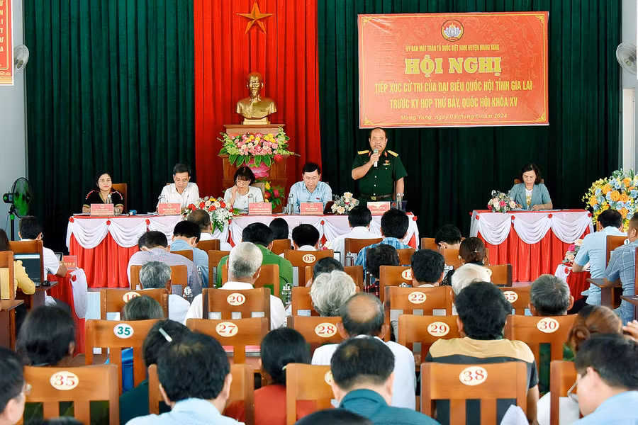 Quang cảnh hội nghị tiếp xúc cử tri của Đoàn đại biểu Quốc hội tỉnh tại xã Đak Jơ Ta (huyện Mang Yang). Ảnh Đ.T