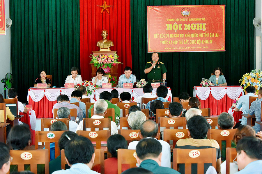 Quang cảnh hội nghị tiếp xúc cử tri tại xã Đak Jơ Ta (huyện Mang Yang). Ảnh: Đ.T