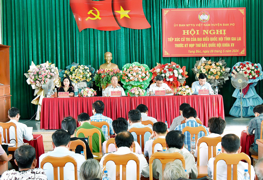 Quang cảnh buổi tiếp xúc cử tri tại xã Yang Bắc, huyện Đak Pơ. Ảnh: Đức Thụy Quang cảnh buổi tiếp xúc cử tri tại xã Yang Bắc, huyện Đak Pơ. Ảnh: Đức Thụy