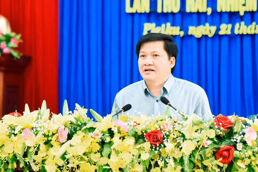 Phó Chủ tịch Thường trực HĐND tỉnh Trương Văn Đạt trả lời các kiến nghị của Thường trực HĐND cấp huyện. Ảnh Đức Thụy