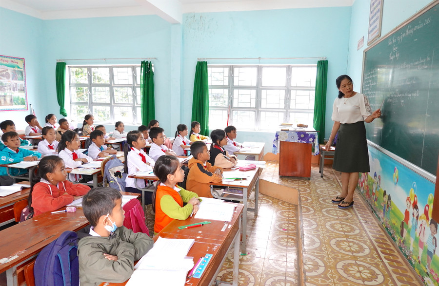 1.244 chỉ tiêu biên chế viên chức sự nghiệp giáo dục mầm non và phổ thông công lập (Vừa được Bộ Chính trị bổ sung tại Quyết định 72-QĐ/TW) cũng được giao trong tổng chỉ tiêu biên chế viên chức hưởng lương từ ngân sách nhà nước năm 2023. Ảnh: Mộc Trà