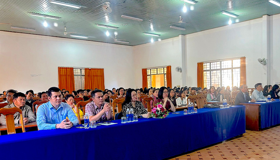 Quang cảnh lễ khai giảng khóa bồi dưỡng. Ảnh: Mộc Trà