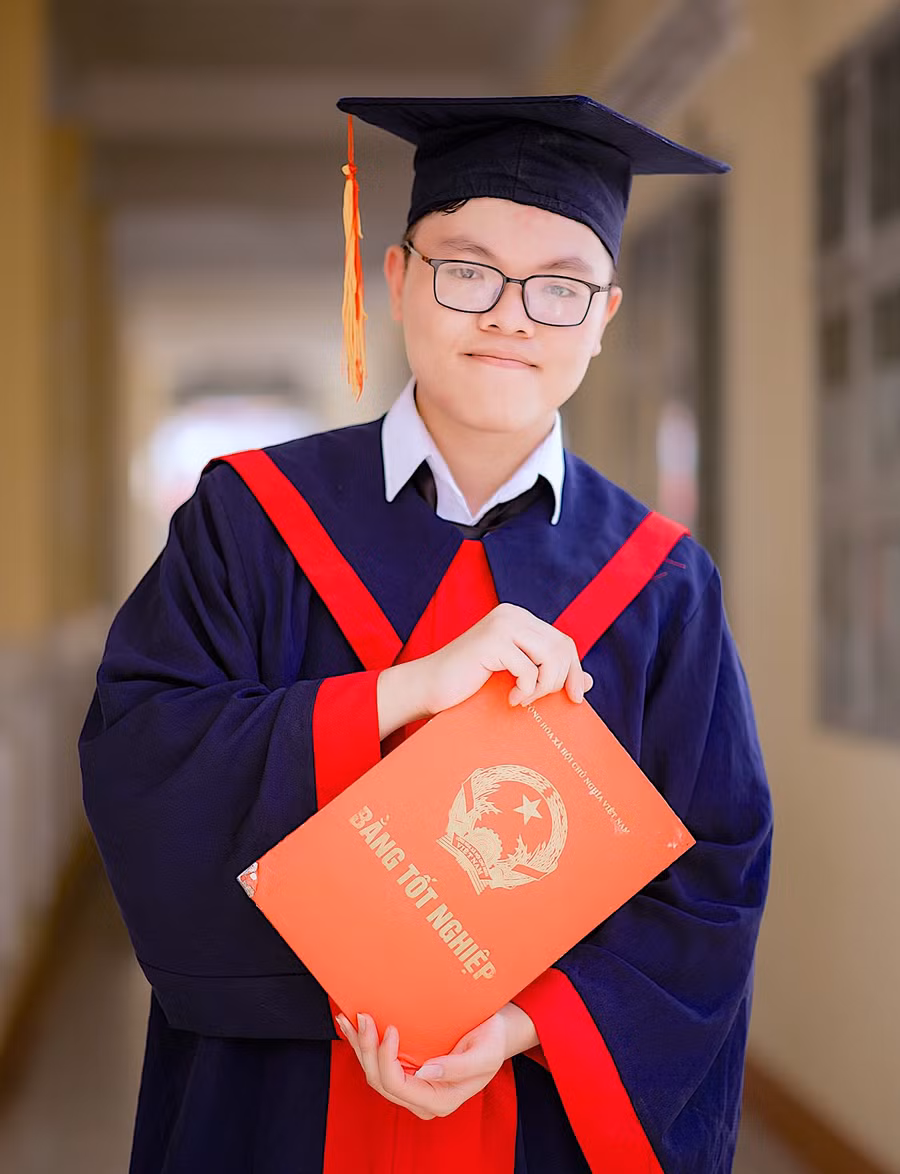 Em Dương Hồ Nam-Tân thủ khoa kỳ thi tốt nghiệp THPT năm 2023 của tỉnh Gia Lai. Ảnh: NVCC