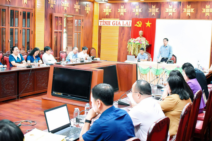 Nhiều đại biểu cũng đề cập đến kết quả giải quyết các ý kiến, kiến nghị của cử tri tại kỳ họp. Ảnh: Đ.T