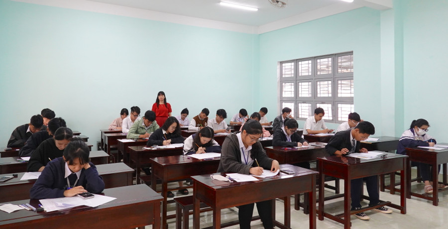 Những thí sinh đã có chứng chỉ Tiếng Anh-IELTS và Tiếng Trung Quốc-HSK cấp độ 3 được miễn thi bài thi Ngoại ngữ tại Kỳ thi tốt nghiệp THPT năm 2023. Ảnh: Mộc Trà Những thí sinh đã có chứng chỉ Tiếng Anh-IELTS và Tiếng Trung Quốc-HSK cấp độ 3 được miễn thi bài thi Ngoại ngữ tại Kỳ thi tốt nghiệp THPT năm 2023. Ảnh: Mộc Trà